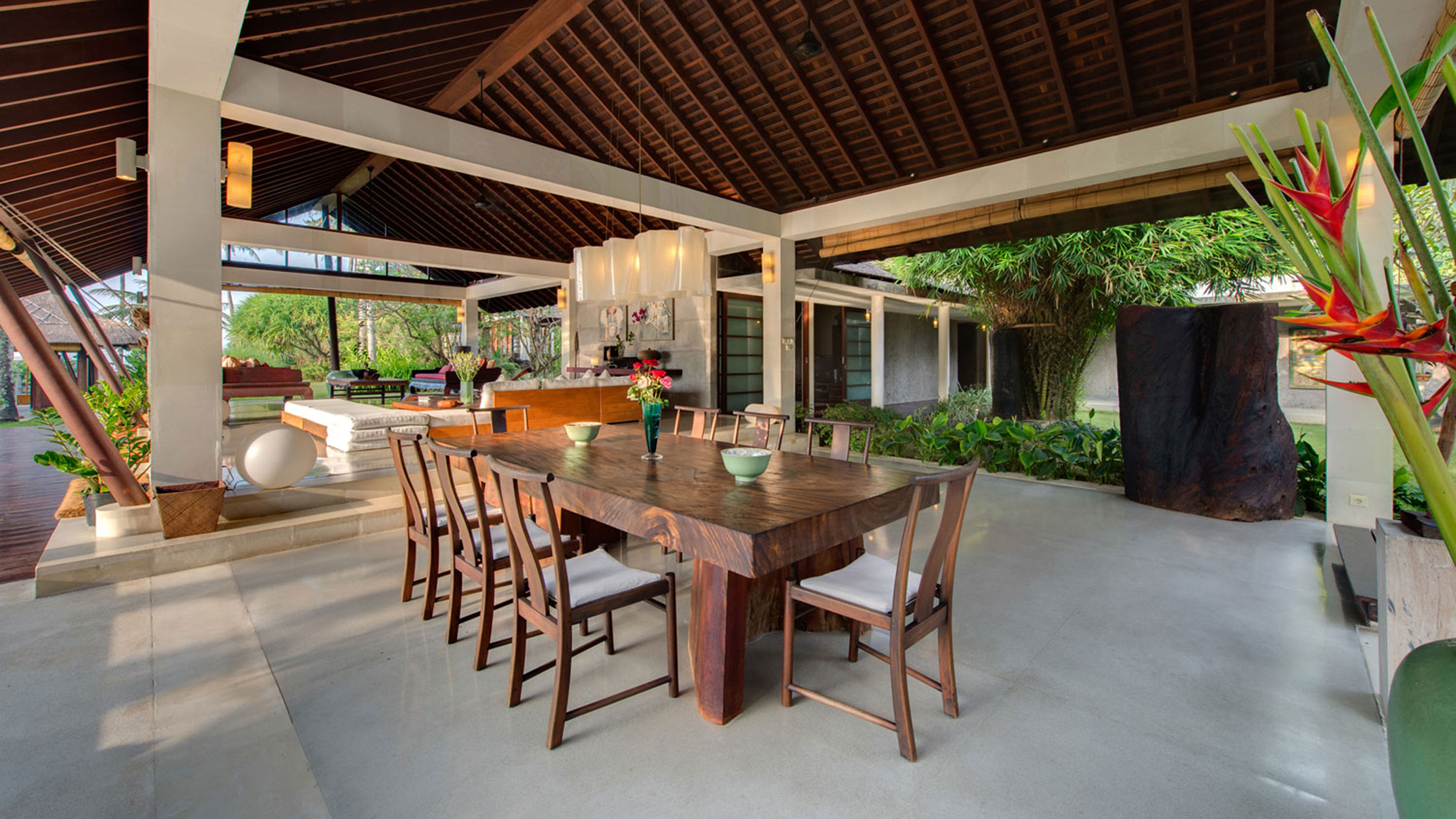 Samadhana - dining and living during the day Samadhana - dining and living during the day